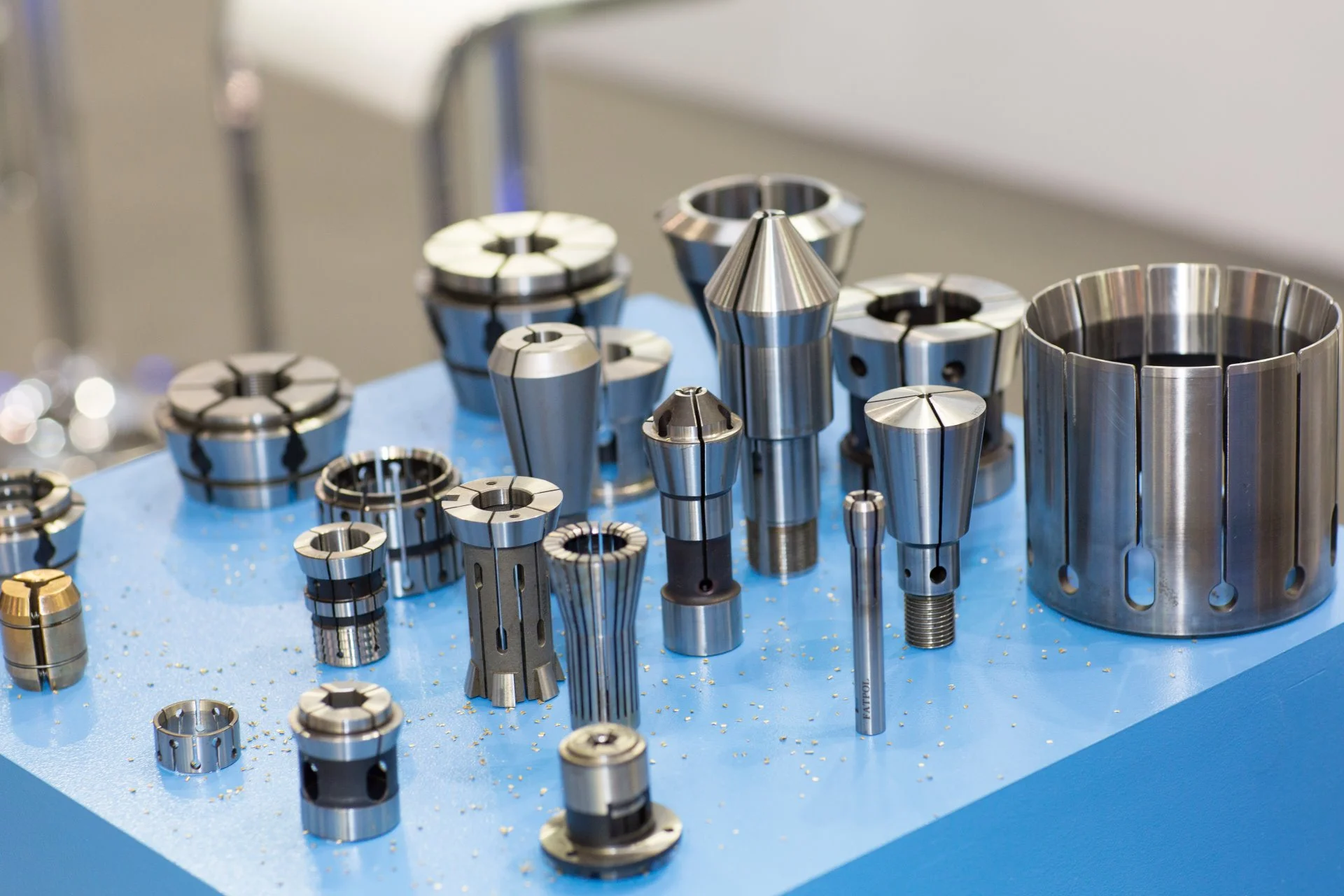 Teknologisten työkalujen valmistaja CNC-koneisiin ja automaattisahaamokoneisiin