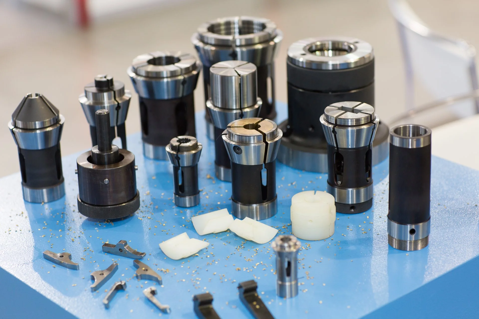 Teknologisten työkalujen valmistaja CNC-koneisiin ja automaattisahaamokoneisiin
